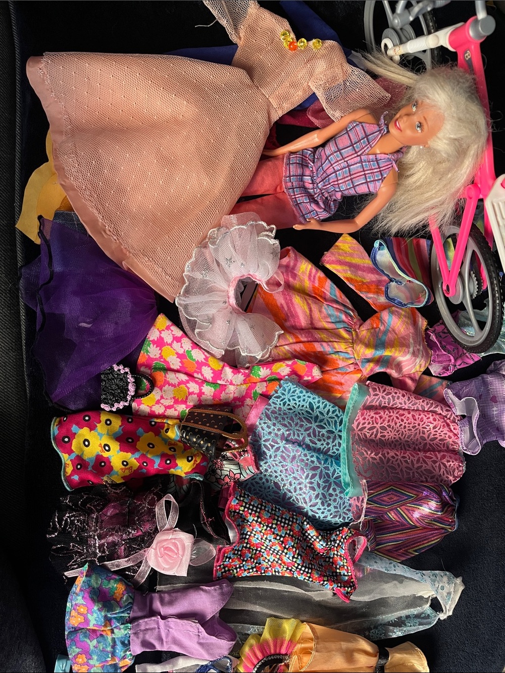 Barbie Vintage Mixed Outfit Pack with Pink Vintage Mountain Bike